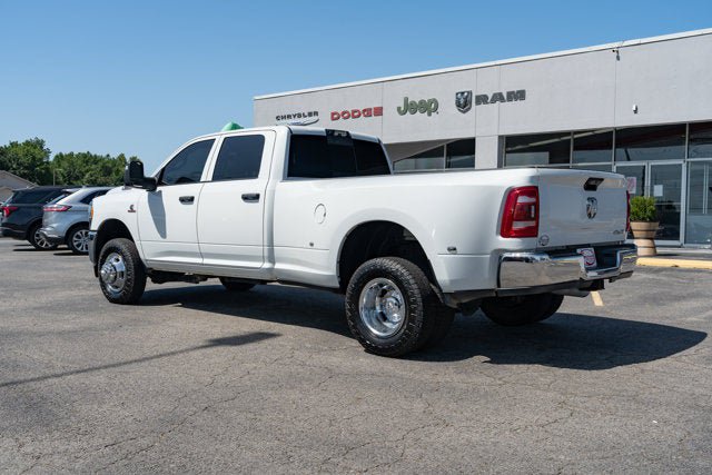 Used 2024 RAM 3500 Tradesman w/ Chrome Appearance Group AWD/4WD image 3