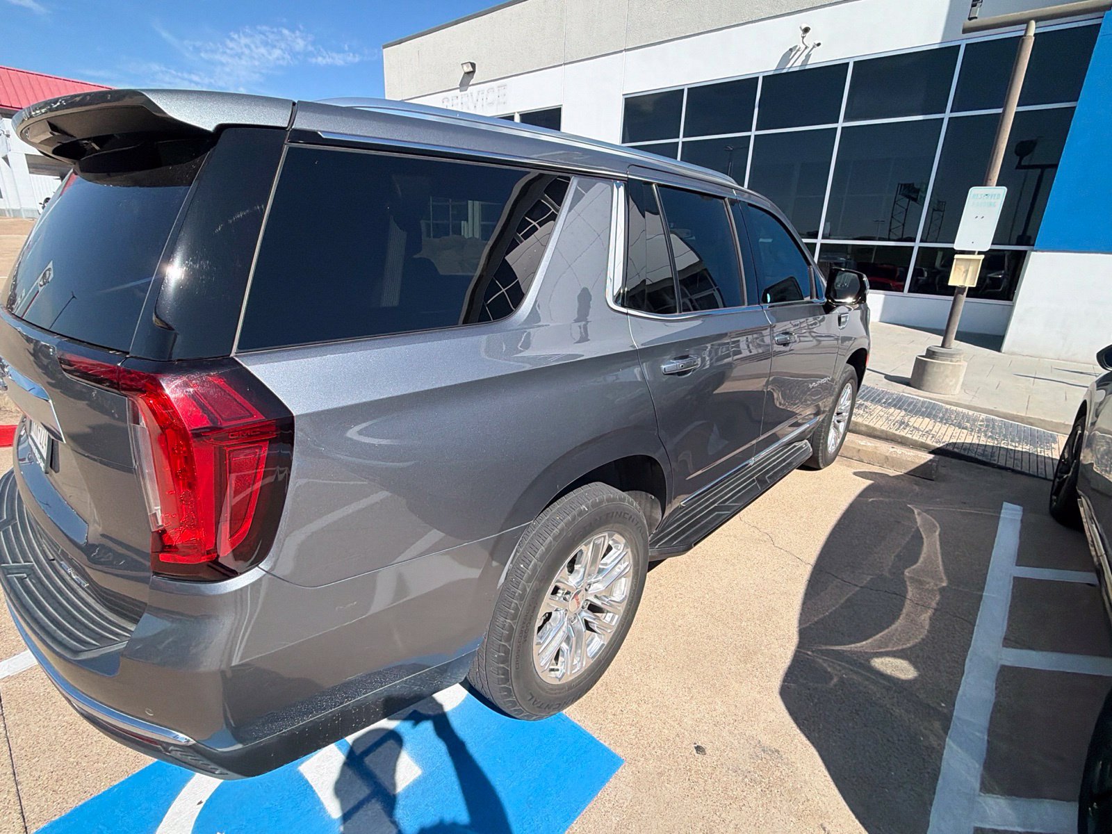 Used 2021 GMC Yukon SLT w/ SLT Luxury Plus Package RWD image 17