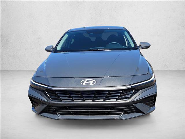 Used 2025 Hyundai Elantra SE FWD image 2