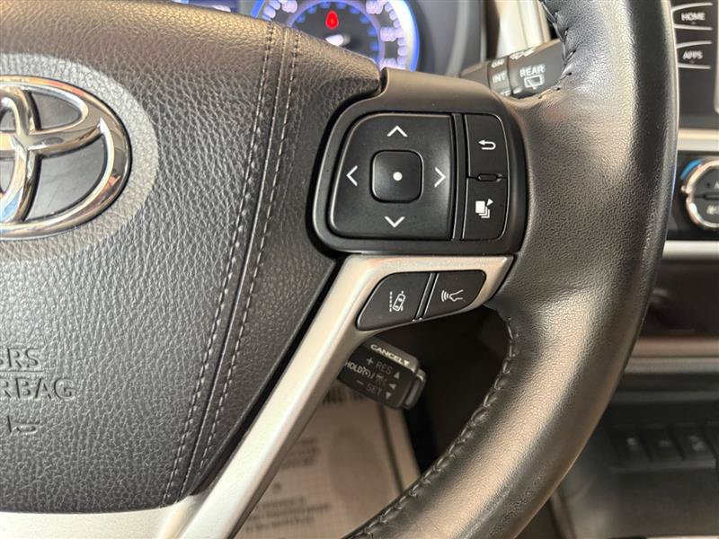 Used 2017 Toyota Highlander XLE AWD/4WD image 36