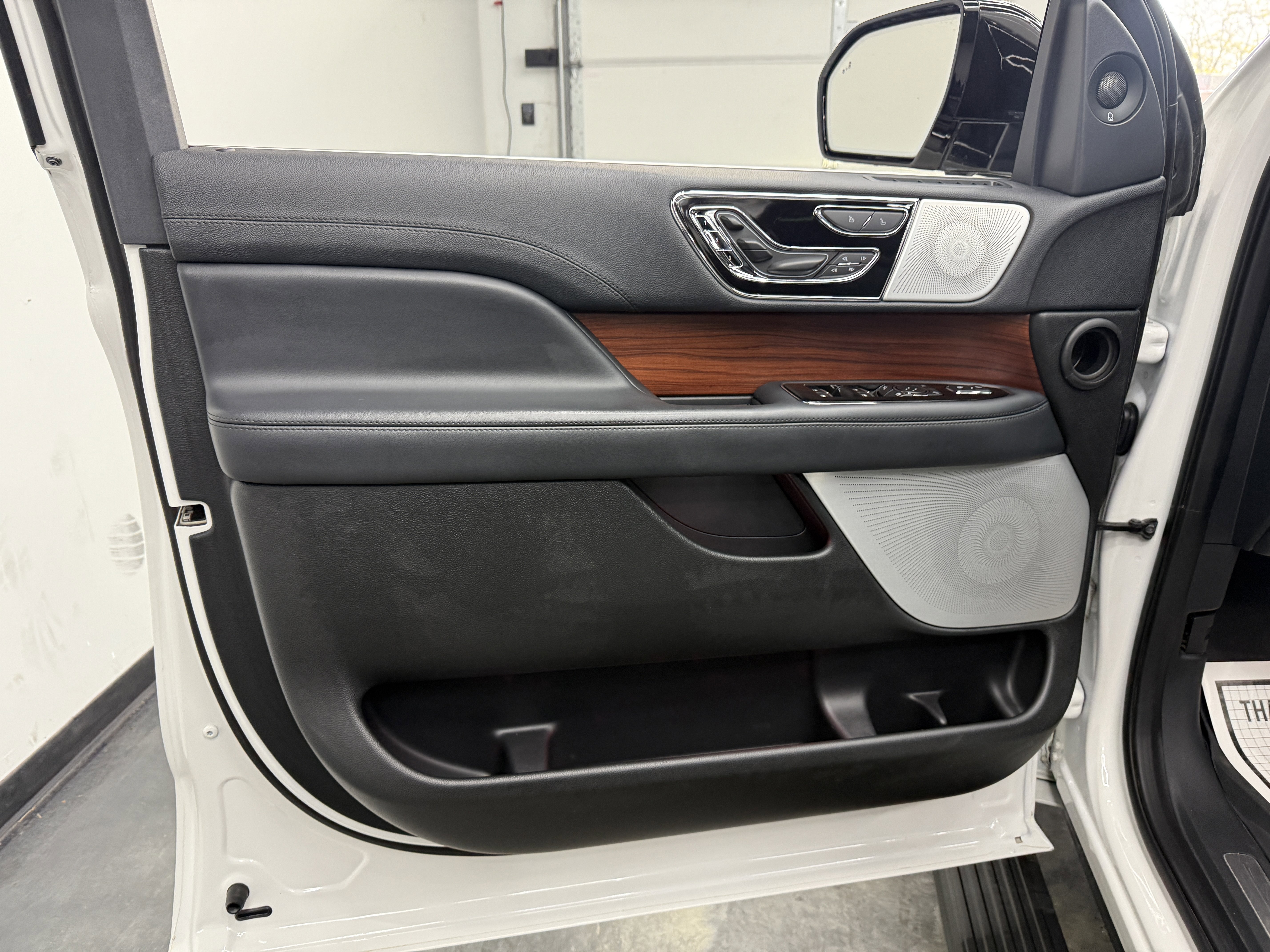 Used 2022 Lincoln Navigator Reserve w/ Equipment Group 201A image 11