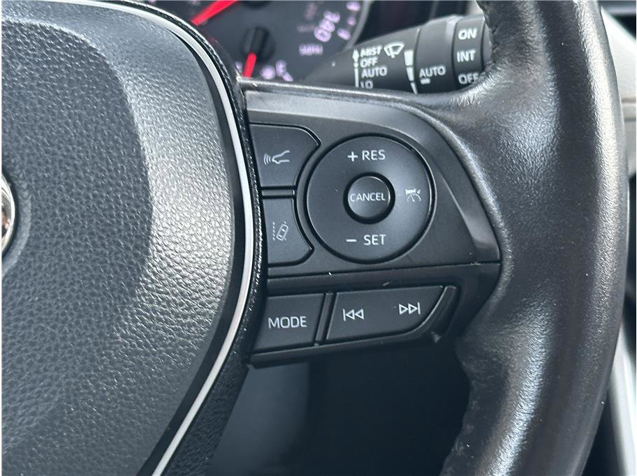 Used 2019 Toyota RAV4 XLE Premium AWD/4WD image 23