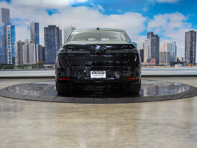 Used 2027 BMW 740i xDrive AWD/4WD image 9