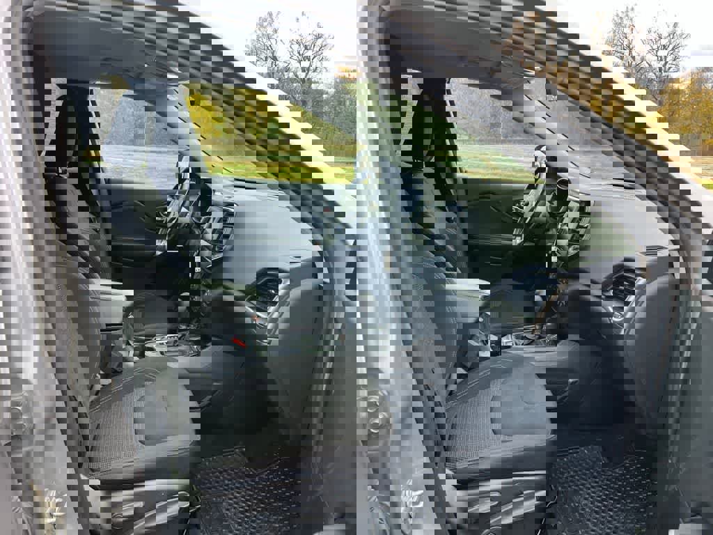 Used 2019 Jeep Cherokee Latitude w/ Cold Weather Group image 15