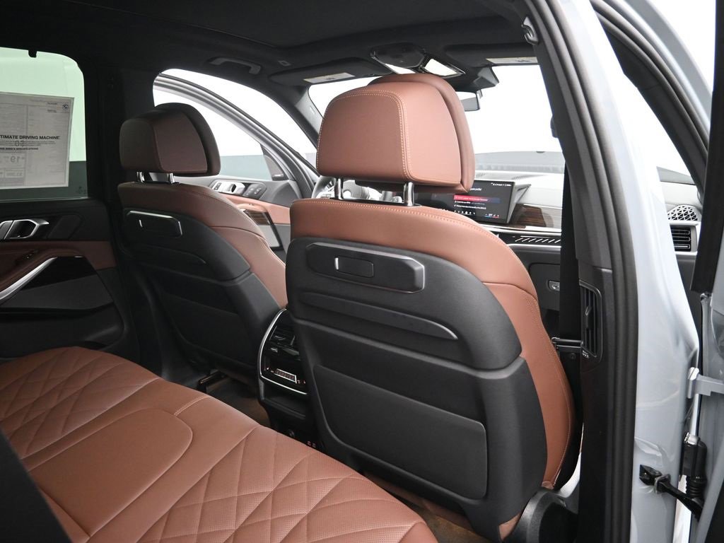 New 2026 BMW X5 M60i w/ Executive Package image 24