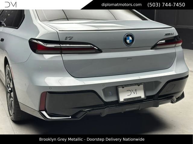 Used 2025 BMW i7 xDrive60 AWD/4WD image 15