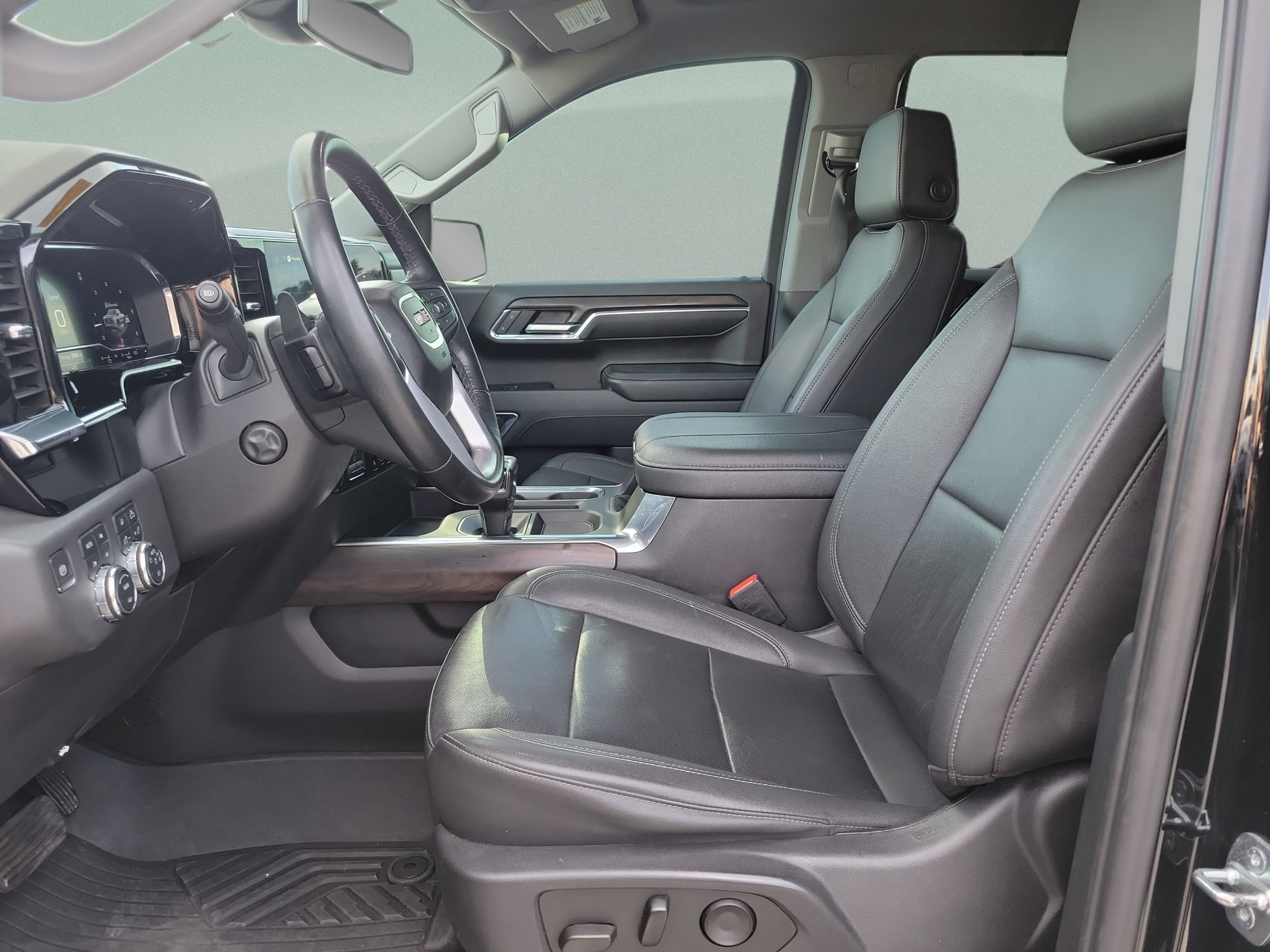 Used 2023 GMC Sierra 1500 SLT w/ SLT Premium Plus Package AWD/4WD image 15