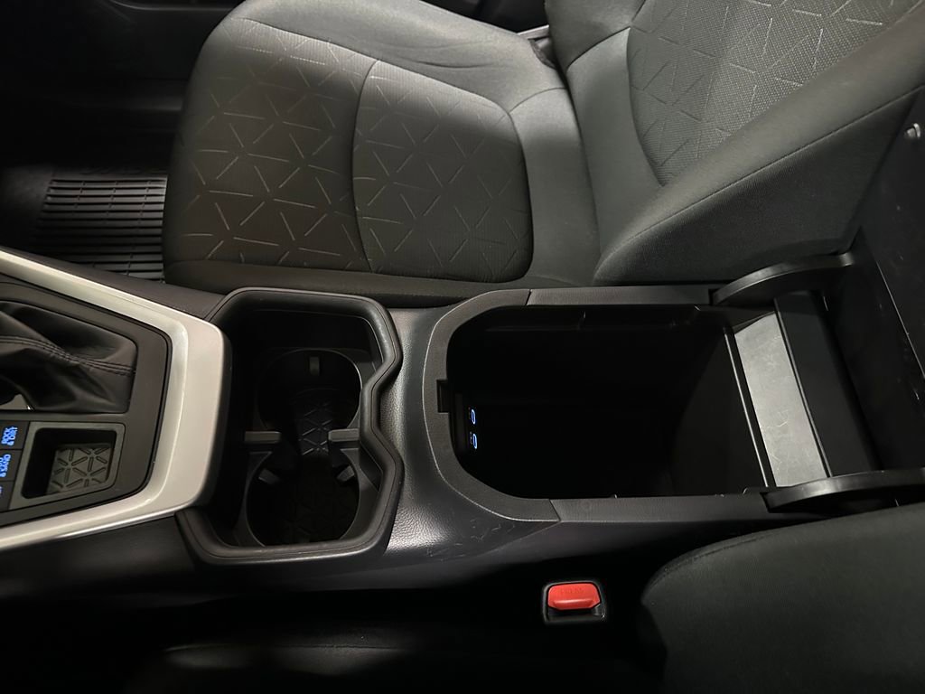 Used 2022 Toyota RAV4 XLE image 31