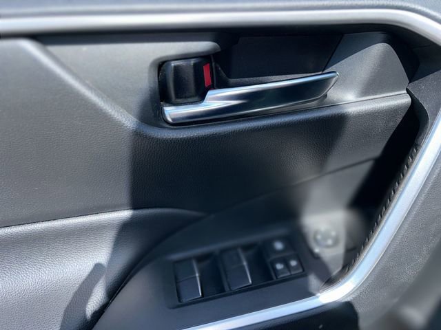 Used 2019 Toyota RAV4 XLE Premium FWD image 17