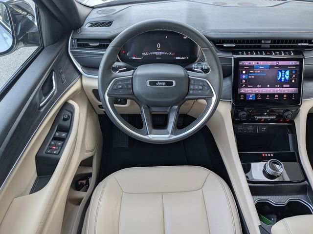 Used 2025 Jeep Grand Cherokee Limited image 19