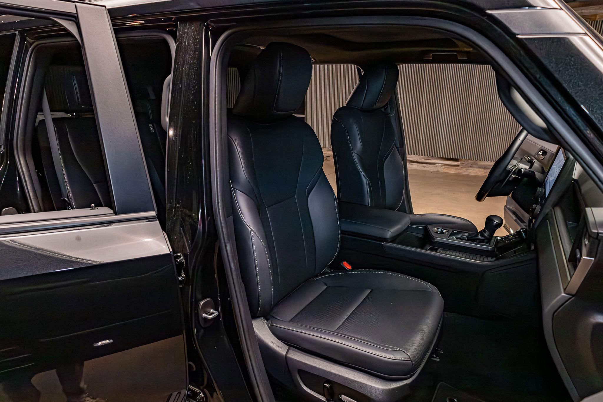 Used 2024 Lexus GX 550 w/ Cold Area Package image 27