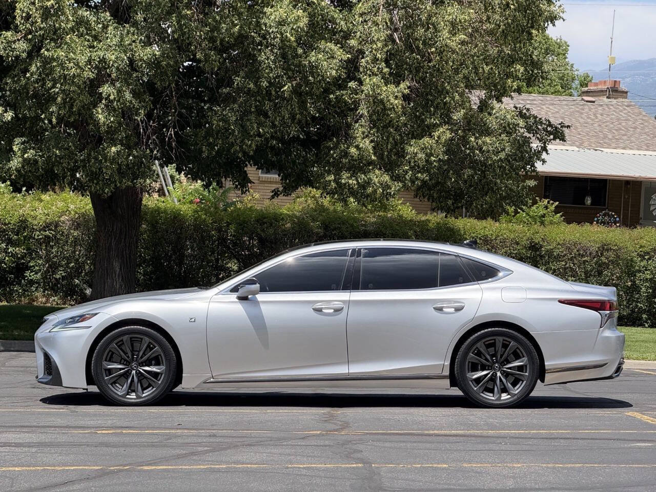 Used 2018 Lexus LS 500 F Sport w/ Accessory Package (Z2) RWD image 8