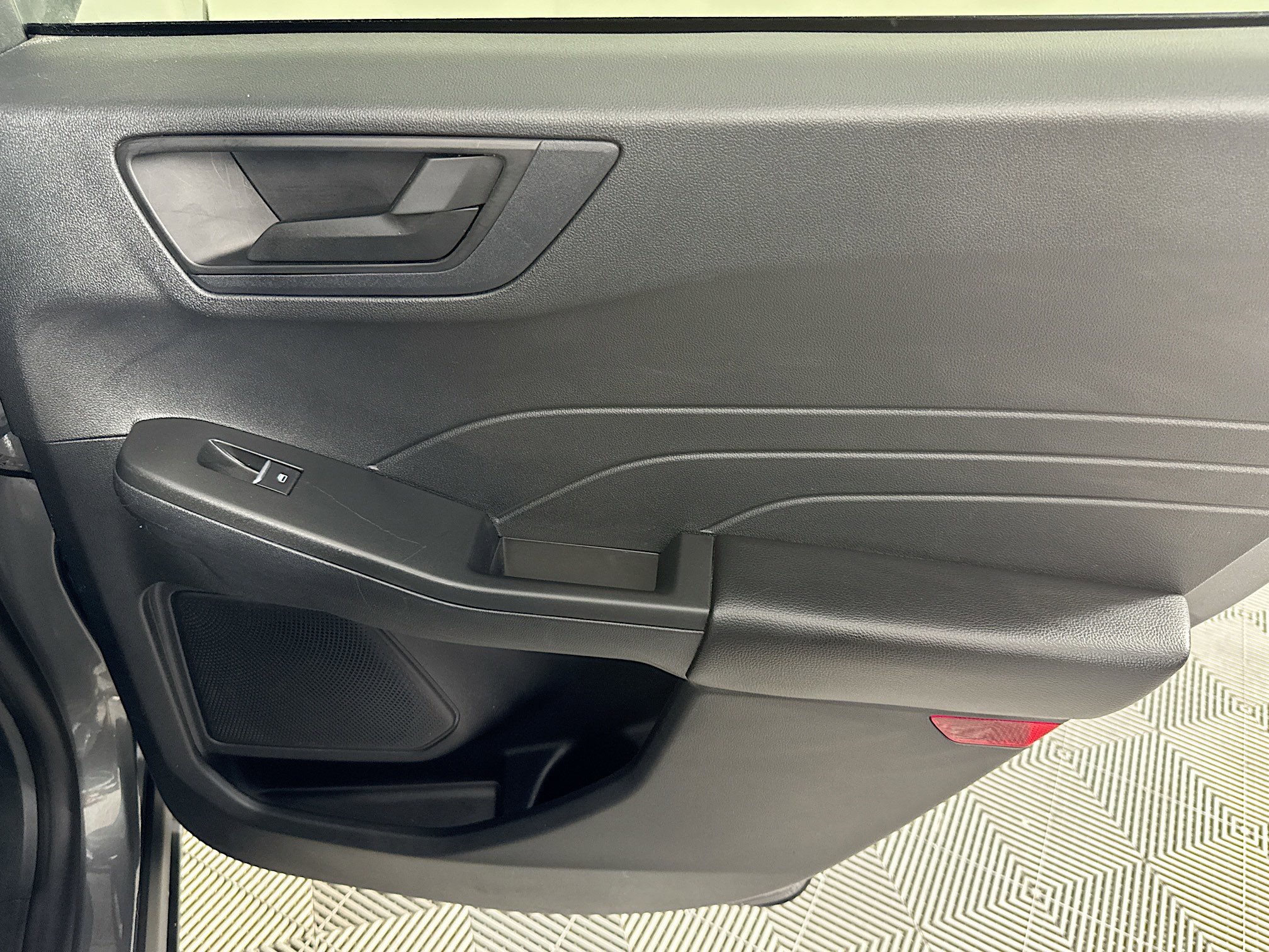 Used 2022 Ford Escape SE w/ SE Sport Appearance Package image 27