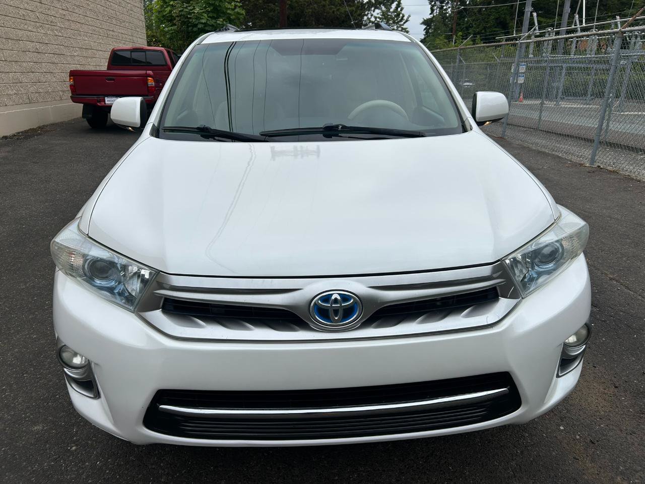 Used 2012 Toyota Highlander Limited AWD/4WD image 2