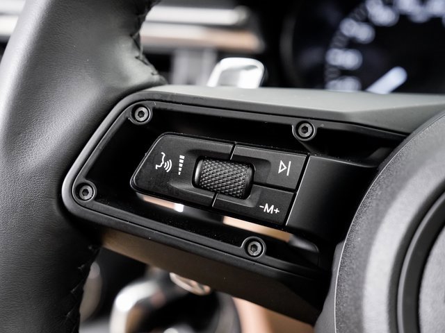 Used 2025 Porsche Macan image 14