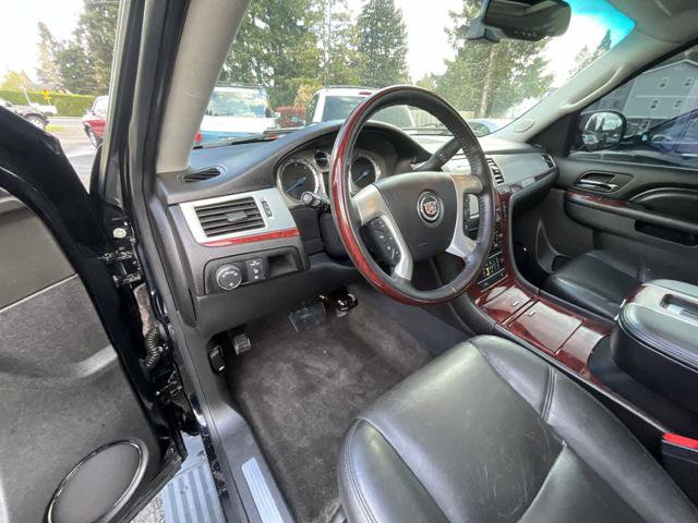 Used 2014 Cadillac Escalade Premium AWD/4WD image 9