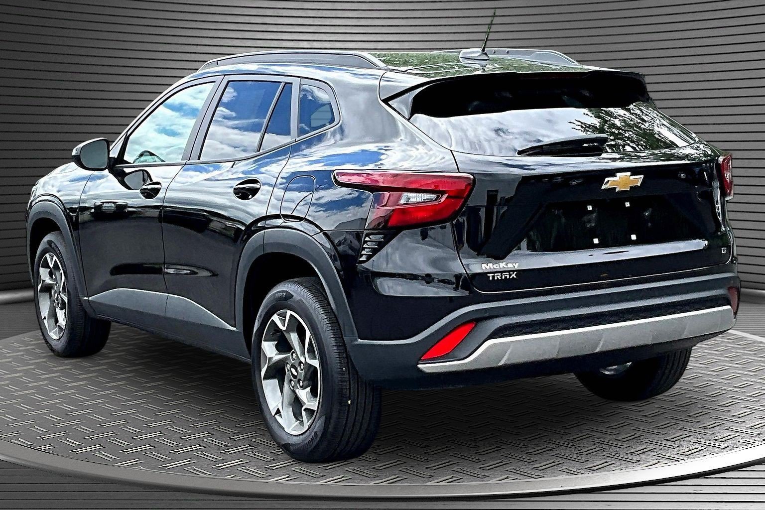 Used 2025 Chevrolet Trax LT w/ Driver Confidence Package FWD image 4