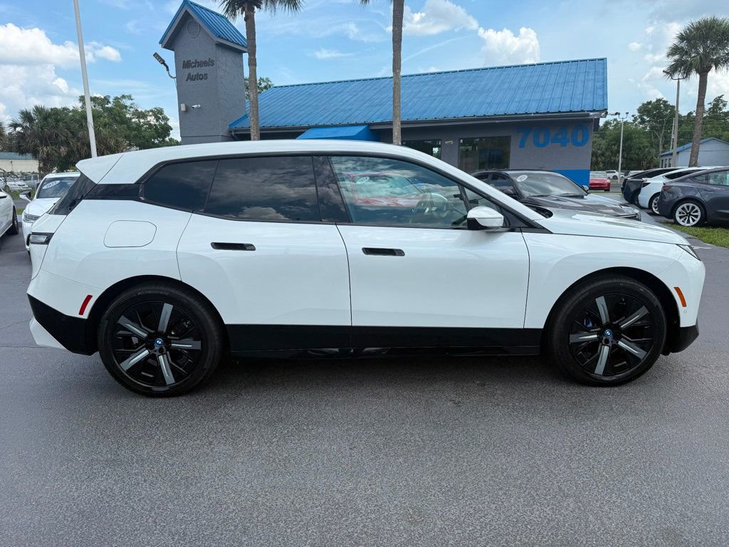 Used 2022 BMW iX xDrive50 w/ Sport Package image 4