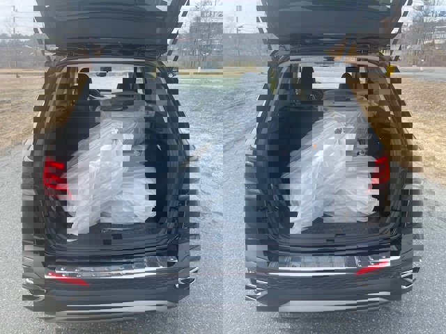 Used 2023 Volkswagen Taos SE AWD/4WD image 5