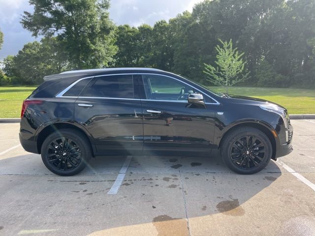 New 2026 Cadillac XT5 Luxury w/ LPO, ONYX Package image 9