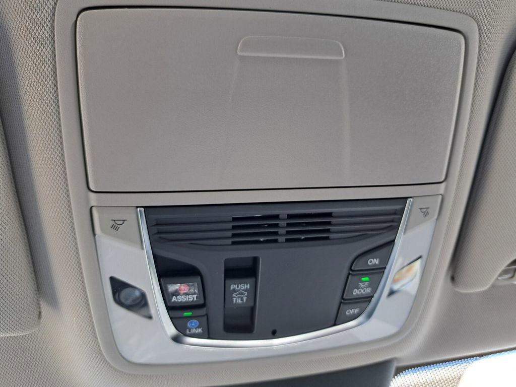 Used 2025 Acura TLX Technology Package image 17