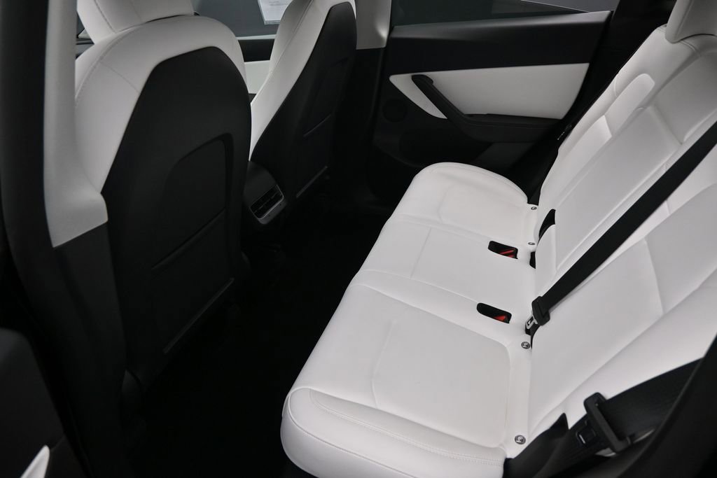 Used 2022 Tesla Model Y Long Range AWD/4WD image 25