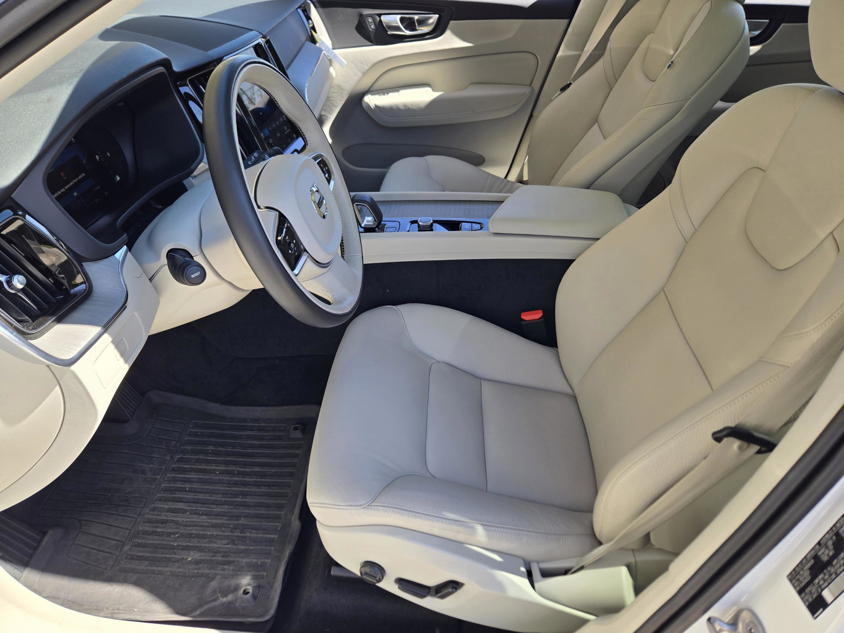 Used 2024 Volvo XC60 B5 Plus w/ Protection Package Premier image 20