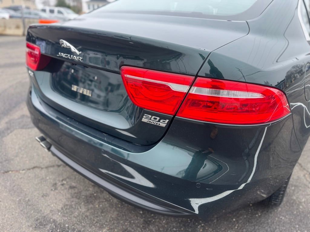 Used 2017 Jaguar XE Premium image 12