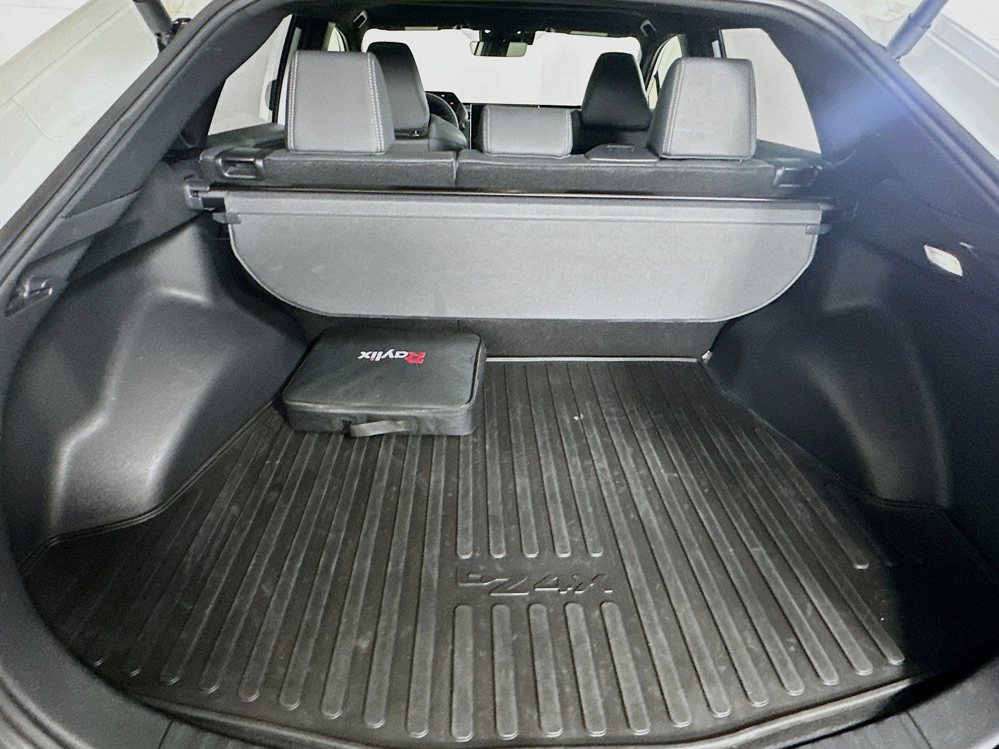 Used 2024 Toyota bZ4X XLE w/ Weather Package FWD image 28