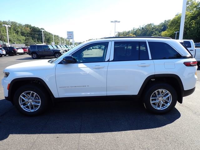New 2025 Jeep Grand Cherokee Laredo w/ Luxury Tech Group I image 2