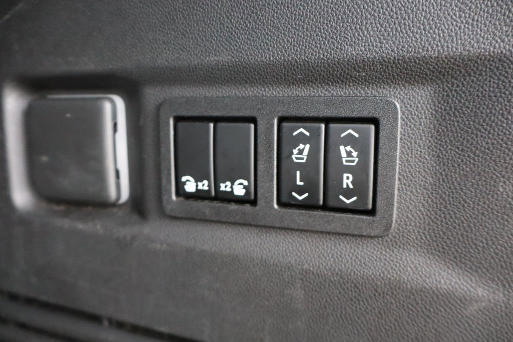 Used 2022 Chevrolet Tahoe Z71 w/ Luxury Package image 41