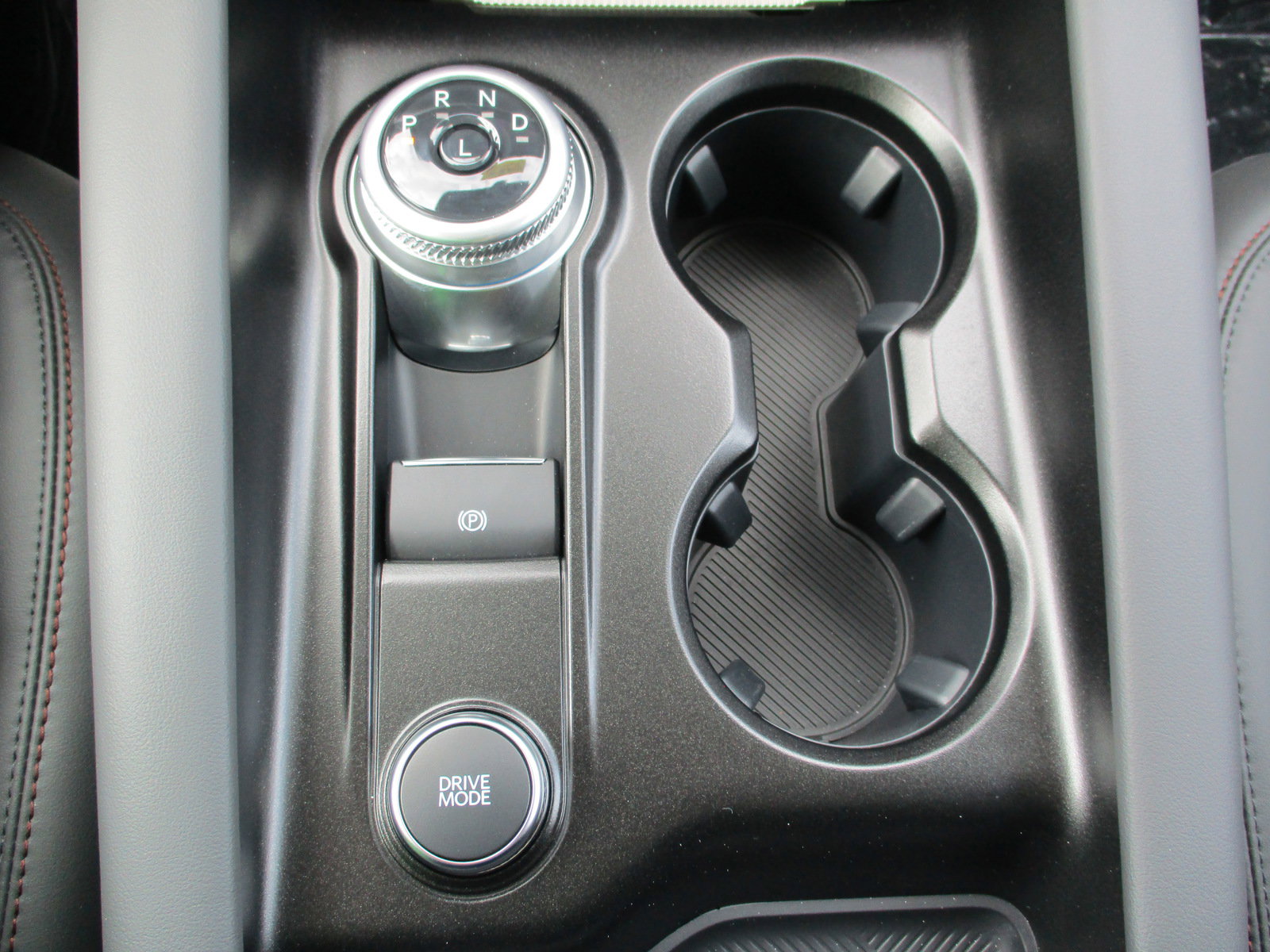 New 2025 Ford Explorer Active w/ Active Comfort Package image 14