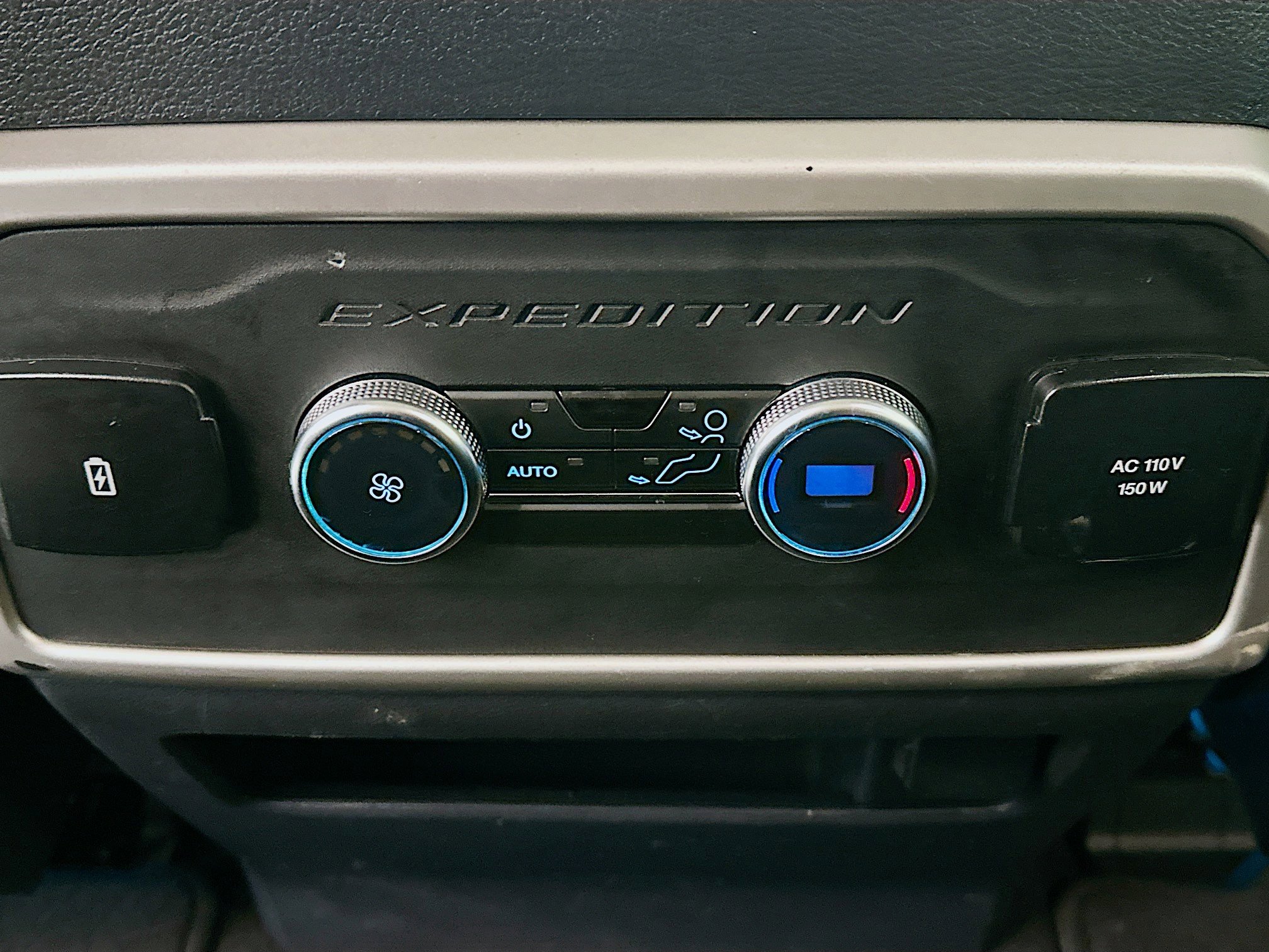 Used 2024 Ford Expedition XLT image 26
