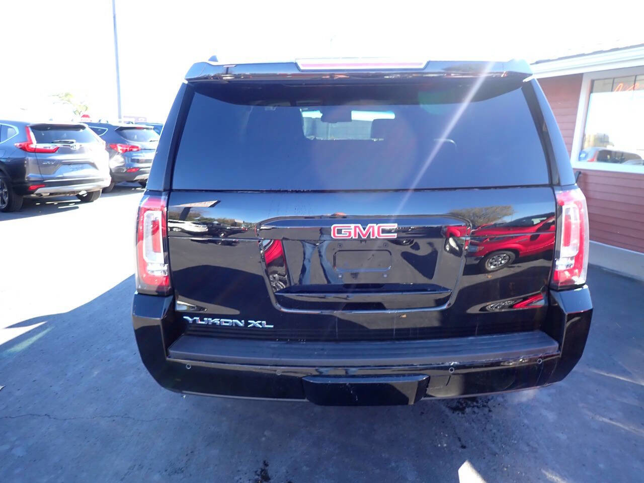 Used 2020 GMC Yukon XL SLT w/ Premium Edition image 5