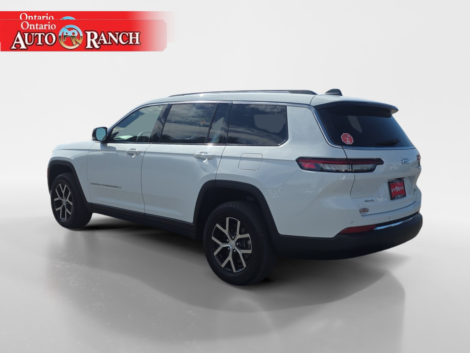Used 2023 Jeep Grand Cherokee L Limited AWD/4WD image 3