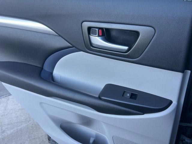 Used 2019 Toyota Highlander XLE image 26