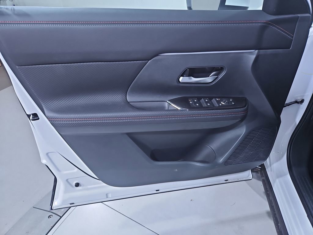 New 2025 Nissan Kicks SR image 10