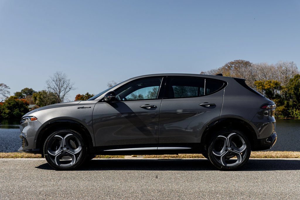New 2026 Alfa Romeo Tonale w/ Active Assist Package AWD/4WD image 6