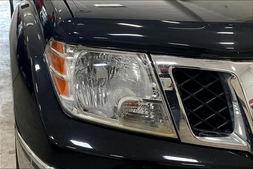 Used 2011 Nissan Frontier SV AWD/4WD image 18