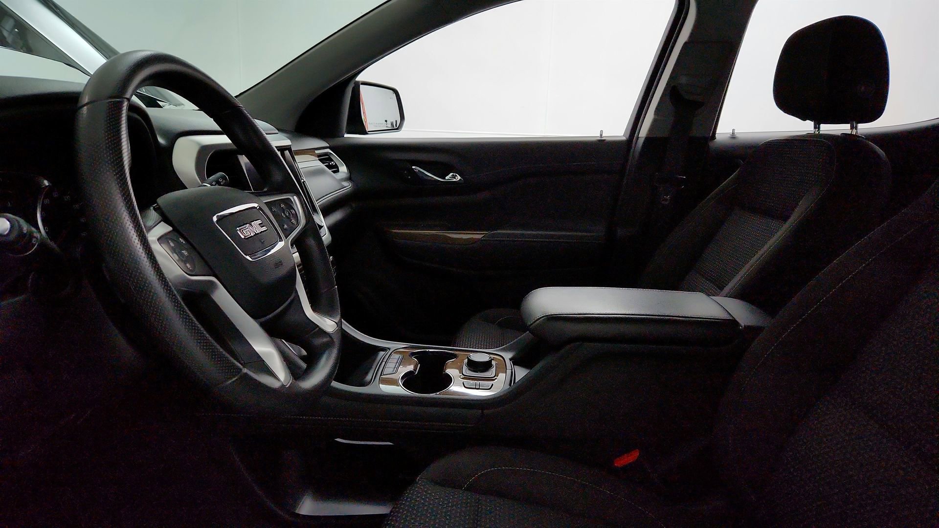 Used 2021 GMC Acadia SLE w/ Driver Convenience Package FWD image 17