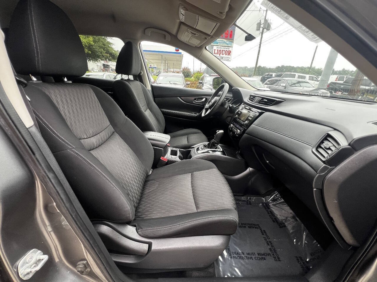 Used 2017 Nissan Rogue SV FWD image 13