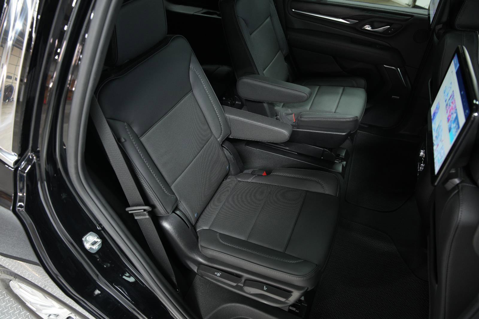 Used 2024 GMC Yukon Denali w/ Advanced Technology Package image 21