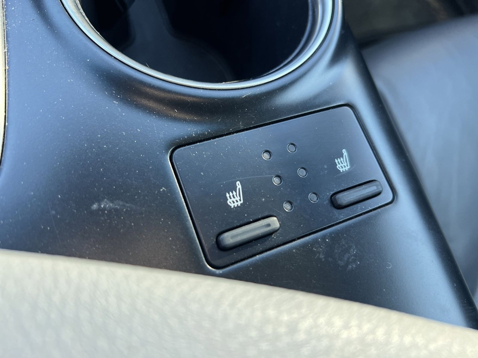 Used 2018 Toyota Camry XLE image 29