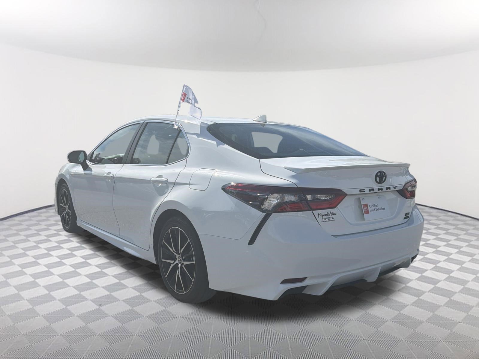 Certified 2024 Toyota Camry SE w/ Cold Weather Package AWD/4WD image 15