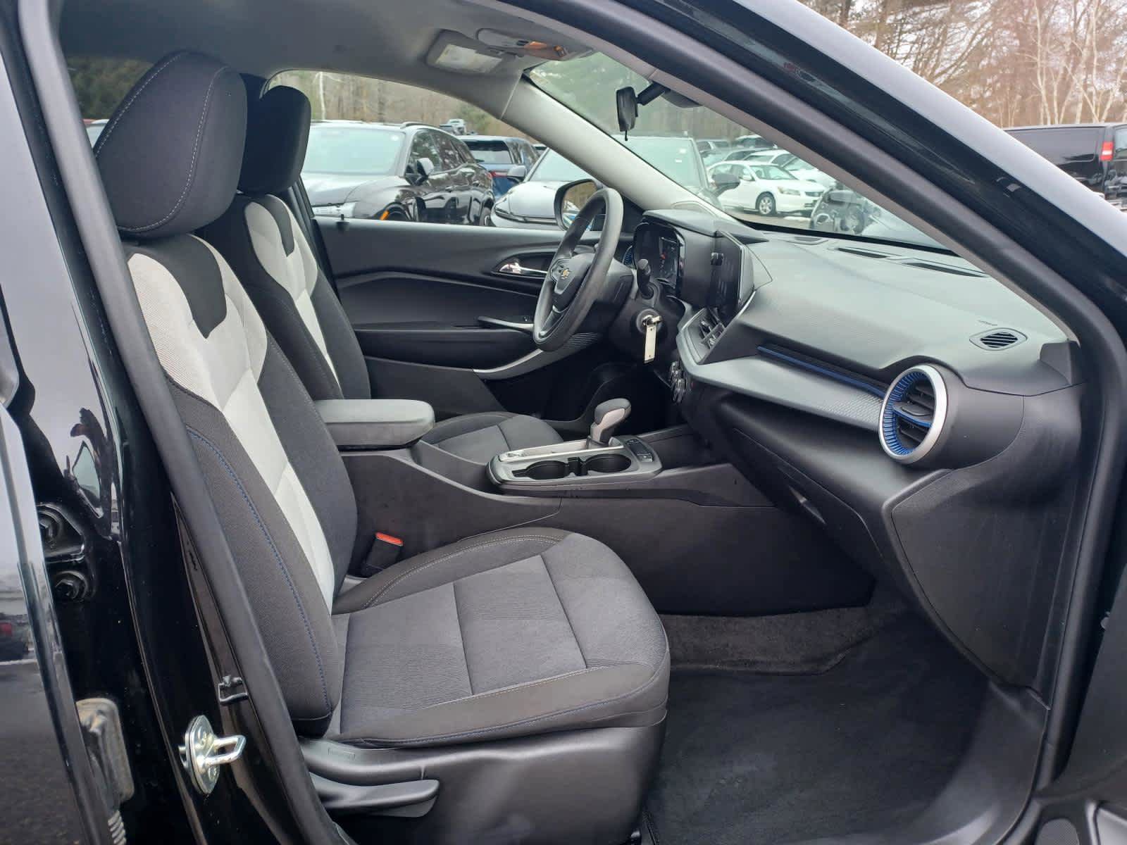 Used 2024 Chevrolet Trax LS w/ LS Convenience Package image 19