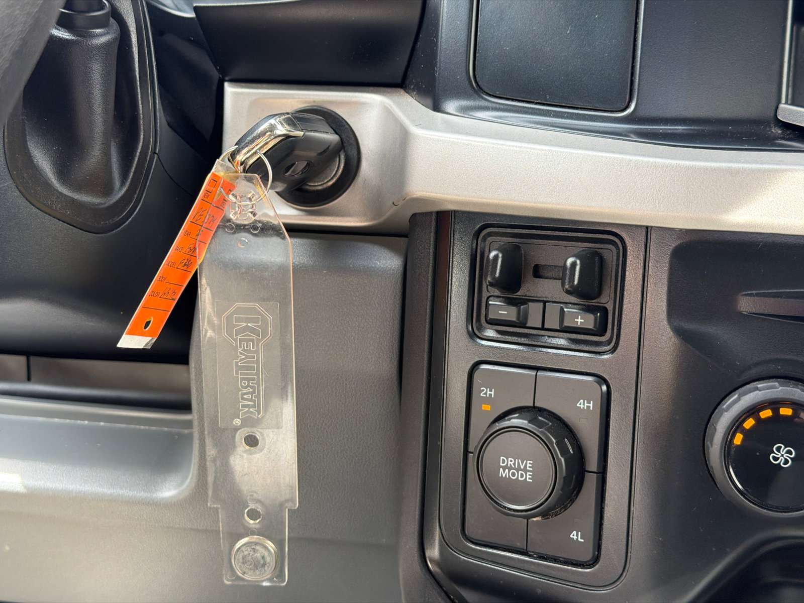 Used 2025 Ford F350 XLT AWD/4WD image 29