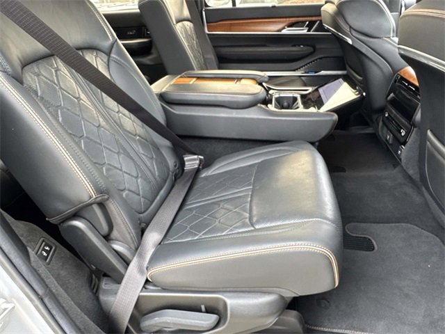 Used 2022 Jeep Grand Wagoneer Series III image 13