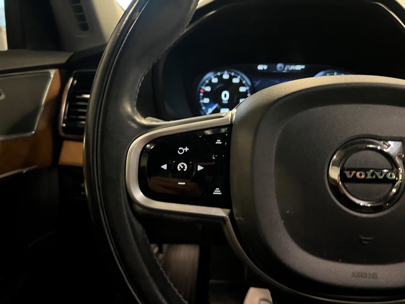 Used 2021 Volvo XC90 T6 Momentum image 13