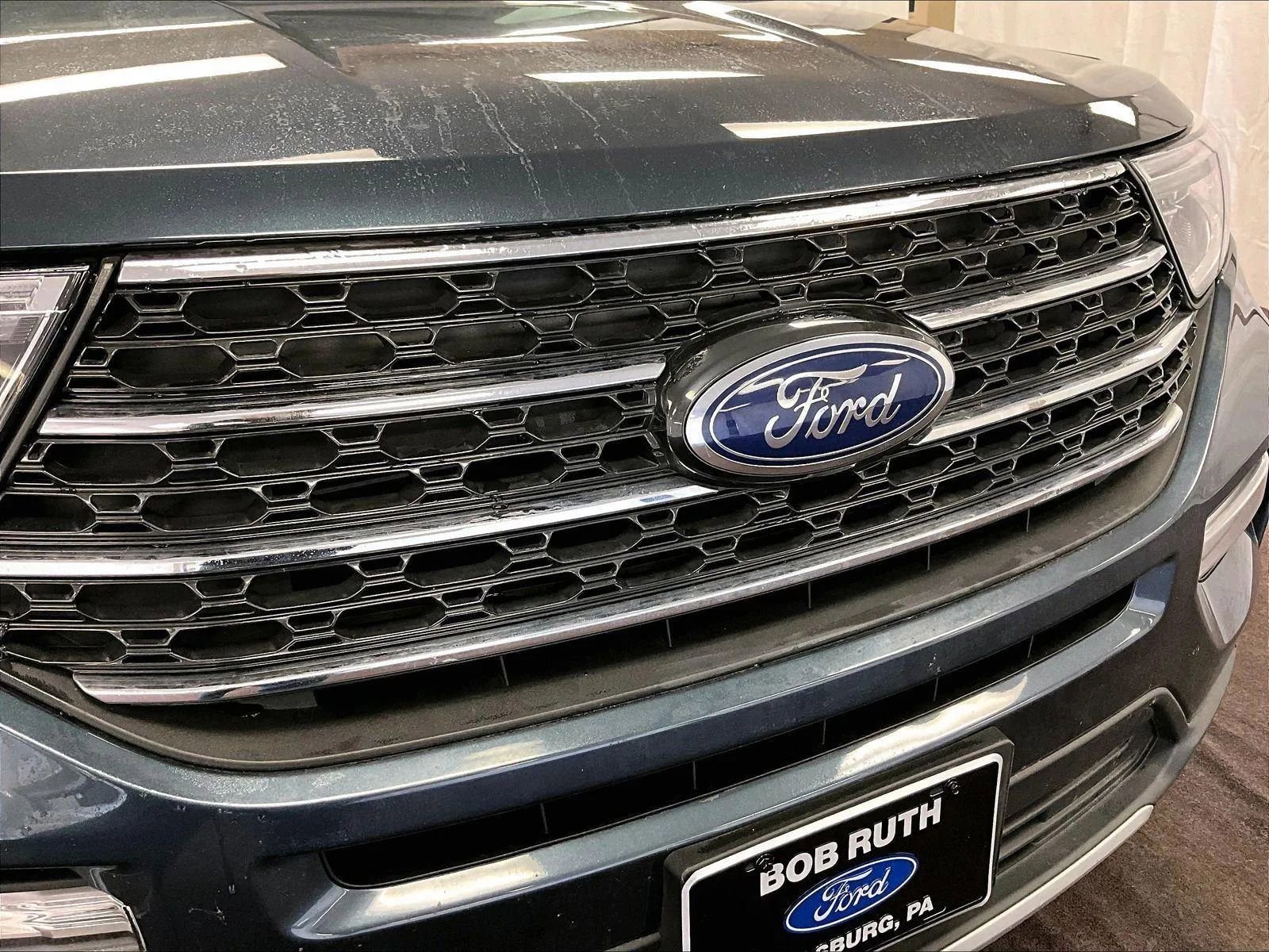Certified 2022 Ford Explorer XLT w/ Equipment Group 202A AWD/4WD image 30