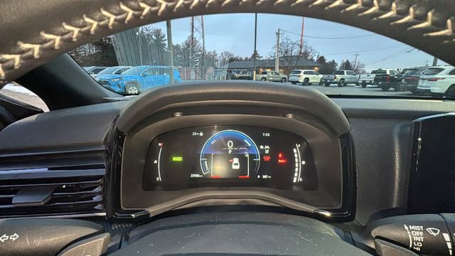 Used 2025 Toyota Camry SE image 16